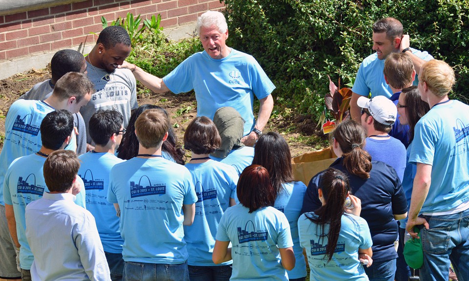 President Bill Clinton leads WUSTL volunteers at Gateway STEM High School